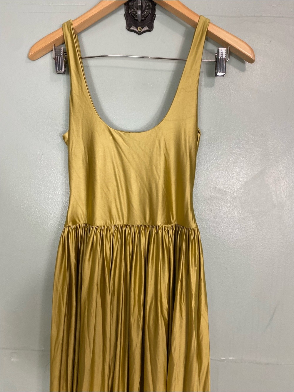Delfi Collective Oriana Maxi Dress Midi Pleated Gold Olive Metallic Small - Picture 9 of 9